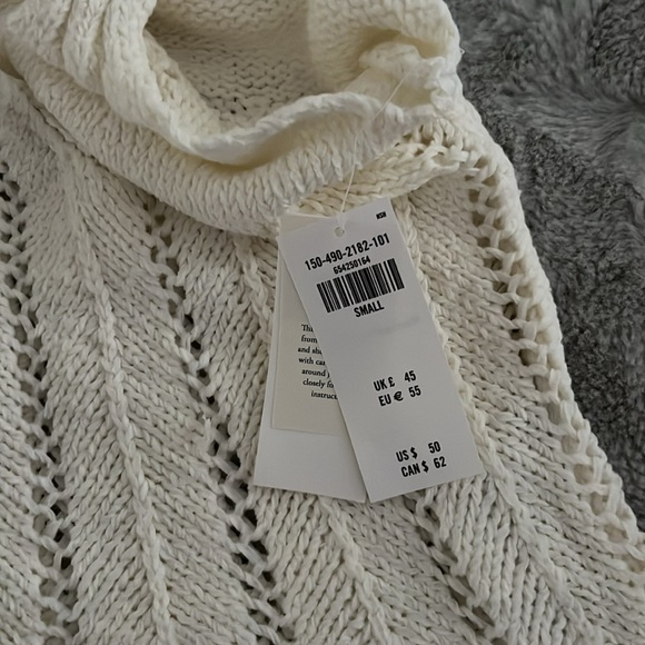 NWT Abercombie skimming v-neck crochet top - Picture 8 of 9